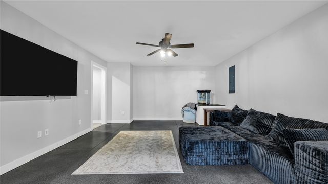 2084 Crestwood Lane, Marion, IA 52302