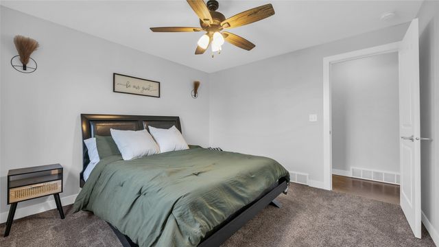2084 Crestwood Lane, Marion, IA 52302