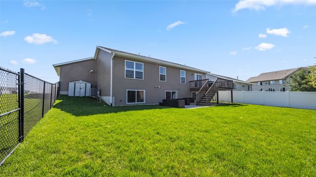 2084 Crestwood Lane, Marion, IA 52302