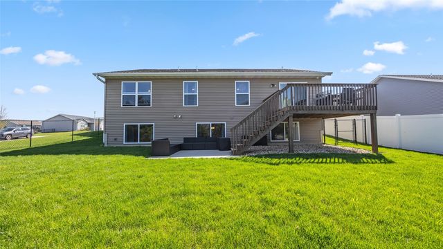 2084 Crestwood Lane, Marion, IA 52302