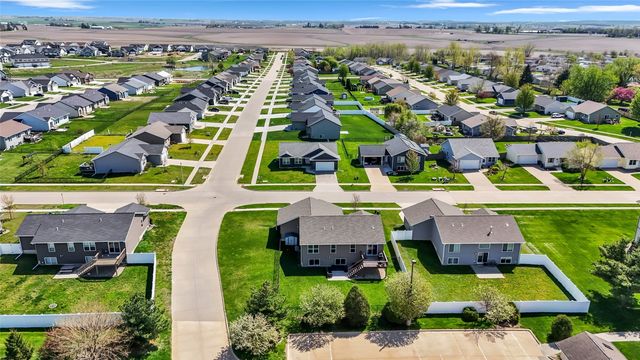 2084 Crestwood Lane, Marion, IA 52302