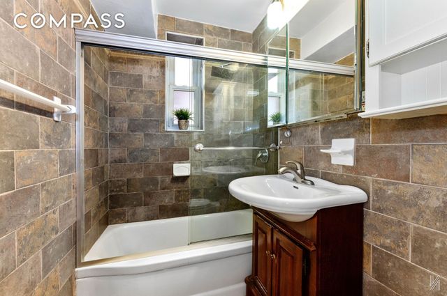 3345 90th St Apt 1K, New York City, NY 11372