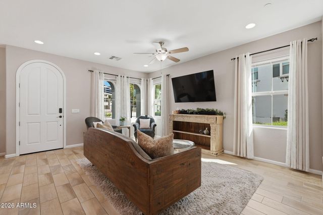 2477 W MARKET Place 4, Chandler, AZ 85248