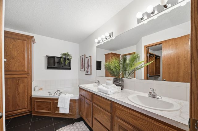 14012 W Highland Springs Ct, Wichita, KS 67235
