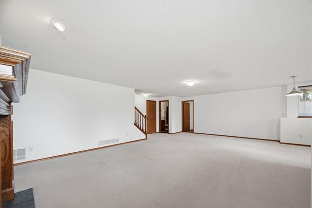14012 W Highland Springs Ct, Wichita, KS 67235