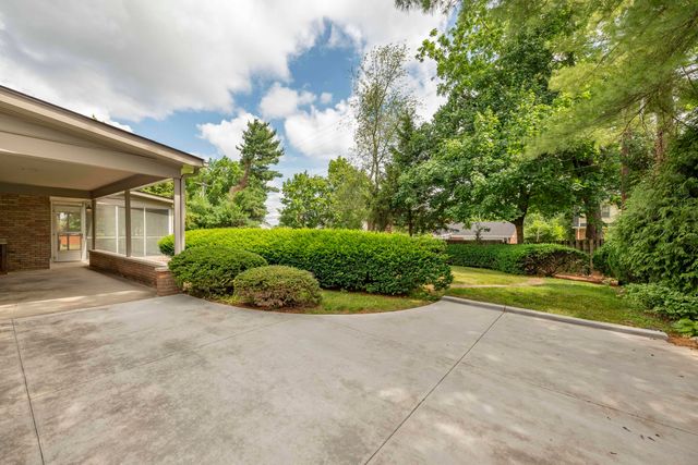 804 Old Dobbin Road, Lexington, KY 40502