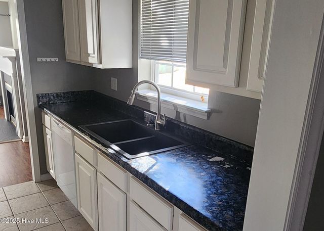 2916 Flintridge Drive, Greenville, NC 27834