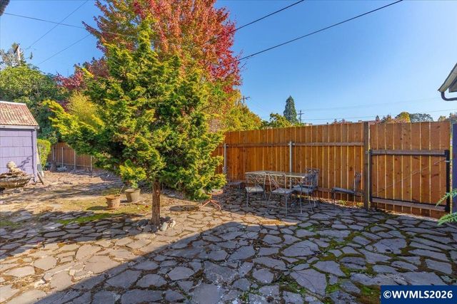 2090 4th St NE, Salem, OR 97301