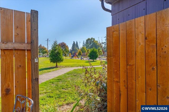 2090 4th St NE, Salem, OR 97301