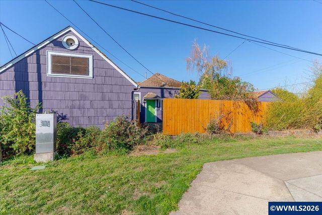 2090 4th St NE, Salem, OR 97301