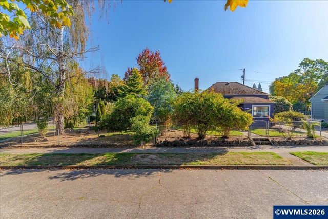 2090 4th St NE, Salem, OR 97301