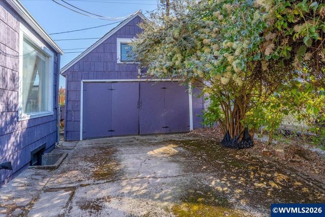 2090 4th St NE, Salem, OR 97301