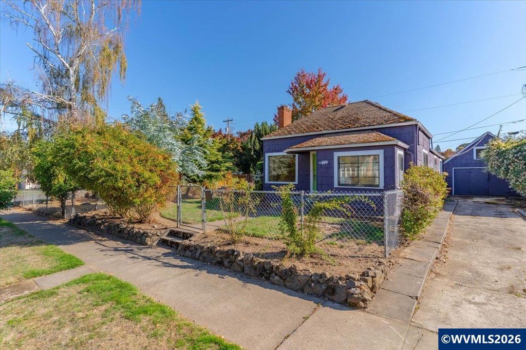2090 4th St NE, Salem, OR 97301