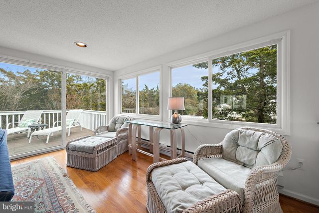 20 E 8TH ST, Barnegat Light, NJ 08006