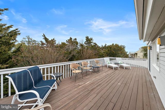 20 E 8TH ST, Barnegat Light, NJ 08006