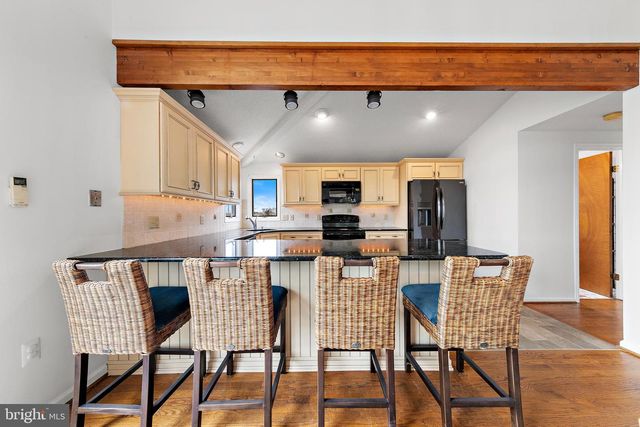 20 E 8TH ST, Barnegat Light, NJ 08006