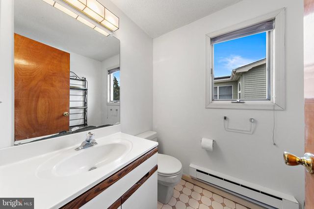 20 E 8TH ST, Barnegat Light, NJ 08006