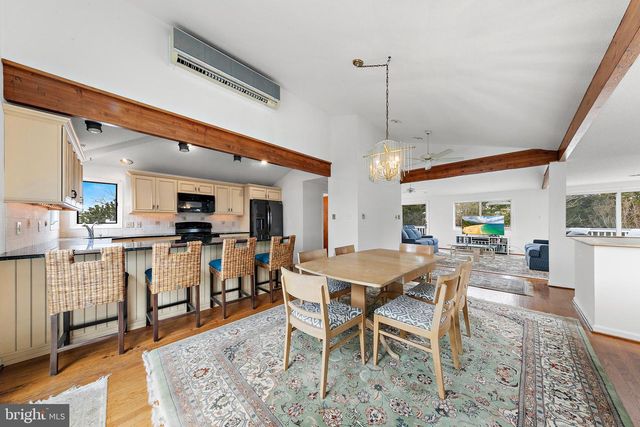 20 E 8TH ST, Barnegat Light, NJ 08006