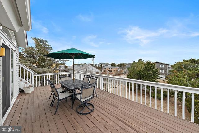 20 E 8TH ST, Barnegat Light, NJ 08006