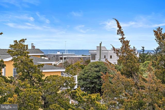 20 E 8TH ST, Barnegat Light, NJ 08006