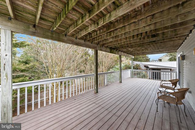 20 E 8TH ST, Barnegat Light, NJ 08006