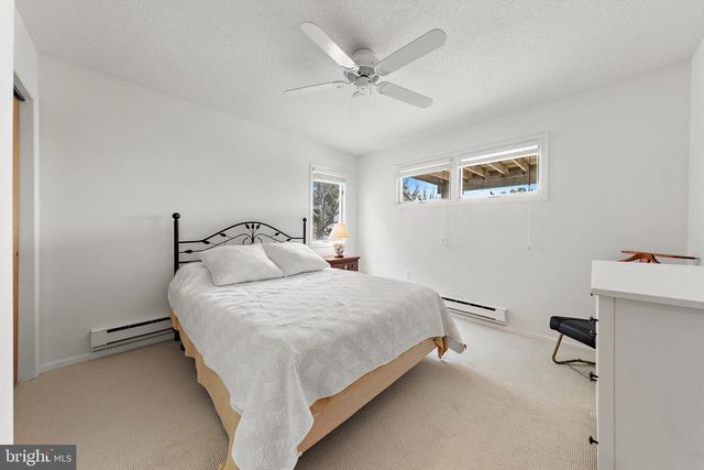 20 E 8TH ST, Barnegat Light, NJ 08006