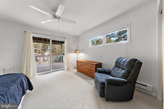 20 E 8TH ST, Barnegat Light, NJ 08006