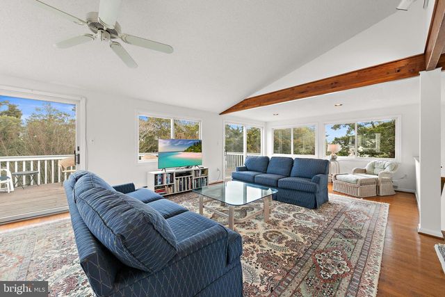 20 E 8TH ST, Barnegat Light, NJ 08006