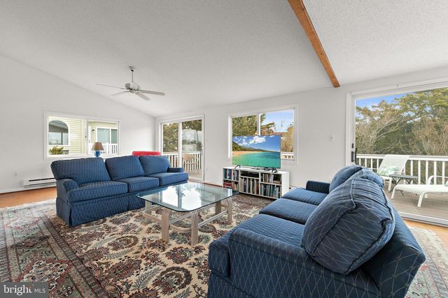 20 E 8TH ST, Barnegat Light, NJ 08006