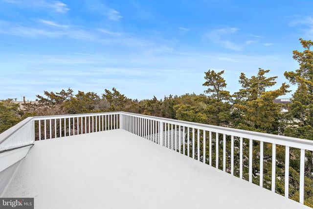 20 E 8TH ST, Barnegat Light, NJ 08006