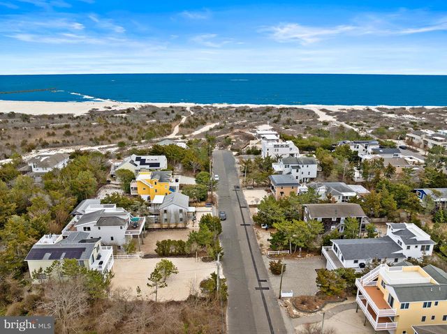 20 E 8TH ST, Barnegat Light, NJ 08006