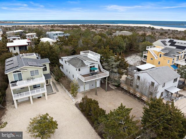 20 E 8TH ST, Barnegat Light, NJ 08006