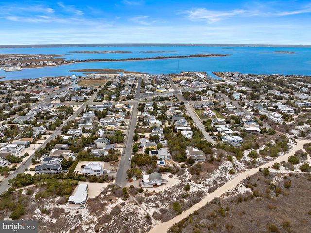 20 E 8TH ST, Barnegat Light, NJ 08006