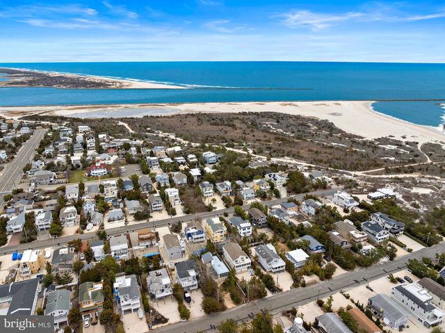 20 E 8TH ST, Barnegat Light, NJ 08006