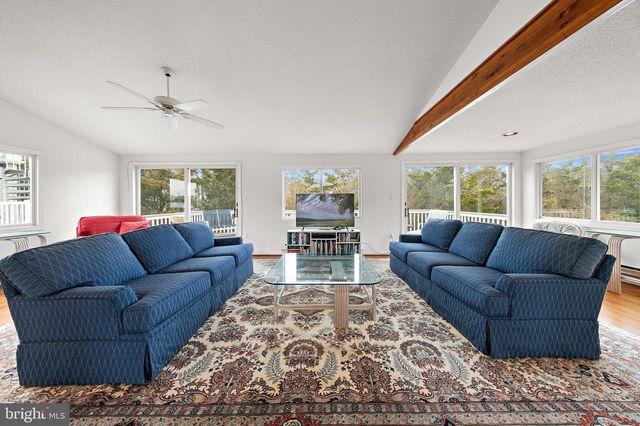 20 E 8TH ST, Barnegat Light, NJ 08006