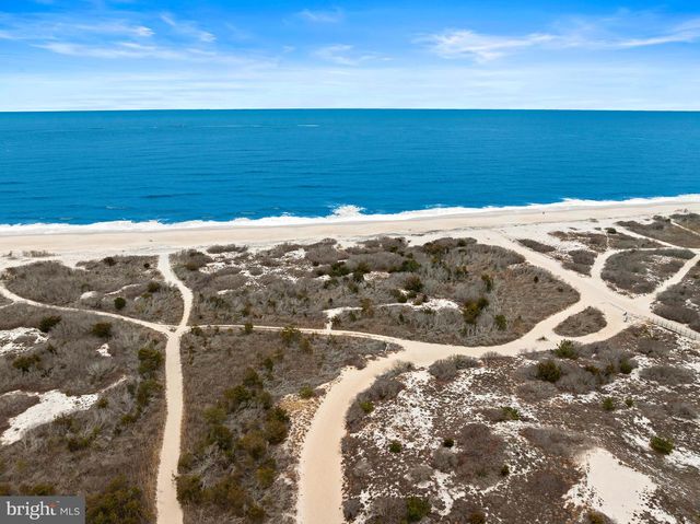 20 E 8TH ST, Barnegat Light, NJ 08006