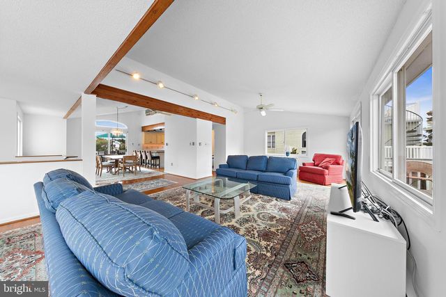 20 E 8TH ST, Barnegat Light, NJ 08006