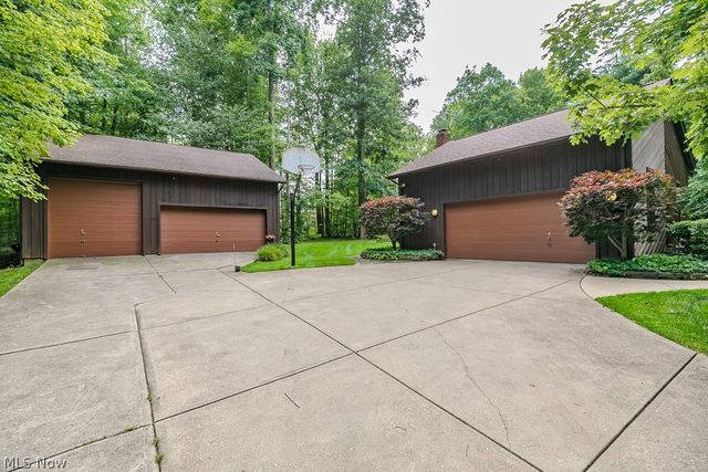 9731 Riverwood Lane, Auburn, OH 44023