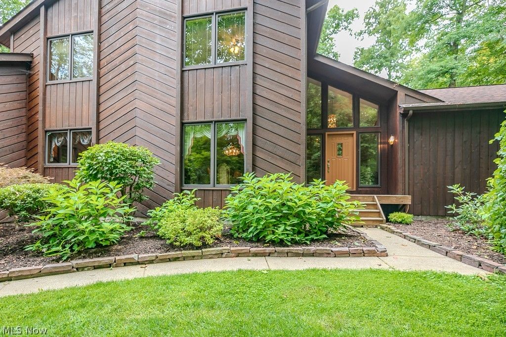 9731 Riverwood Lane, Auburn, OH 44023