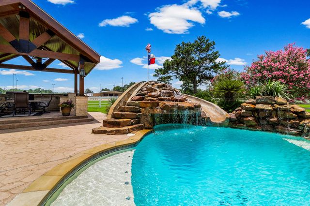 838 State Highway 150, New Waverly, TX 77358