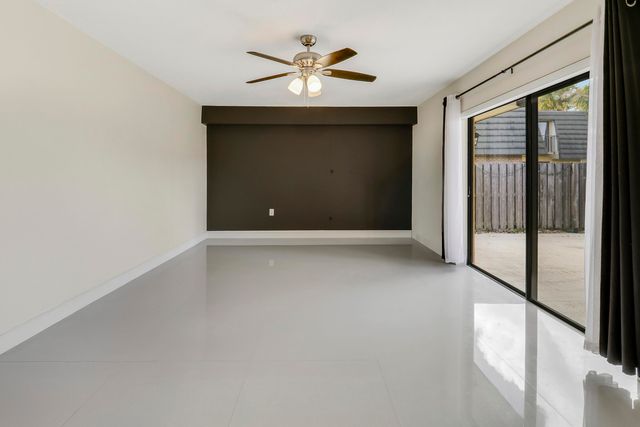 2404 24th Way, West Palm Beach, FL 33407