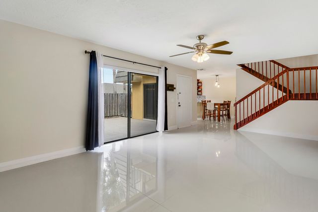 2404 24th Way, West Palm Beach, FL 33407