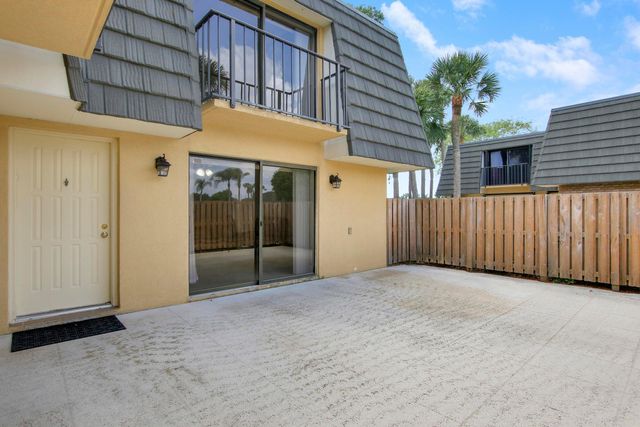 2404 24th Way, West Palm Beach, FL 33407