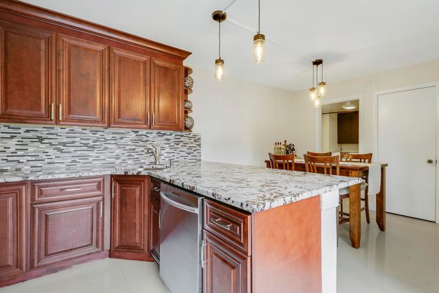 2404 24th Way, West Palm Beach, FL 33407