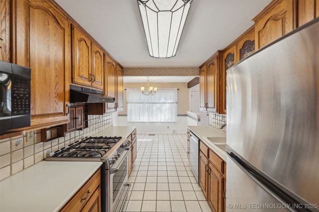 9522 E 36th Street, Tulsa, OK 74145