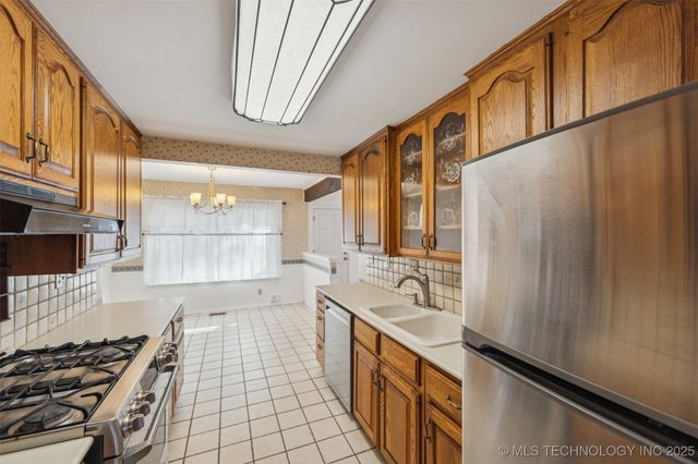 9522 E 36th Street, Tulsa, OK 74145