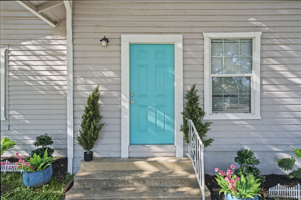 220 W Wardville Street, Cleburne, TX 76033 — exterior