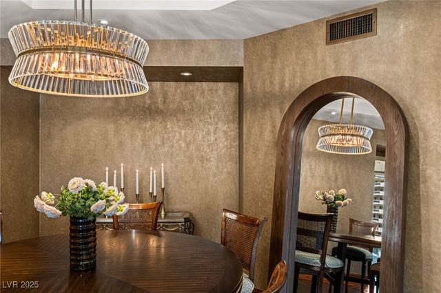 2877 Paradise Road 504, Las Vegas, NV 89109