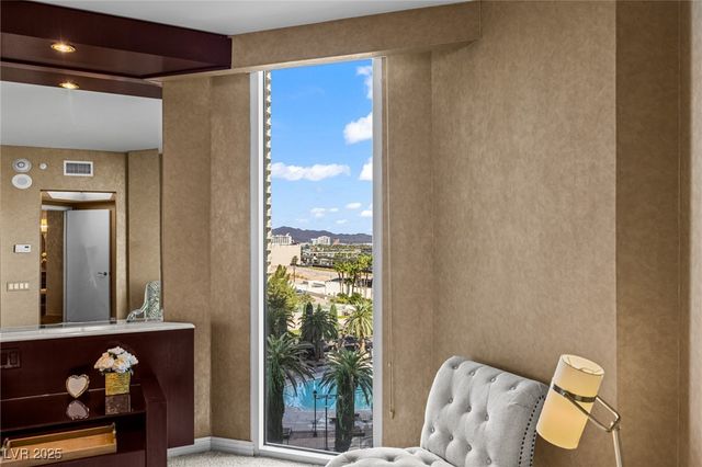 2877 Paradise Road 504, Las Vegas, NV 89109