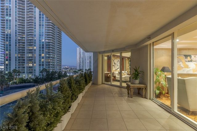 2877 Paradise Road 504, Las Vegas, NV 89109